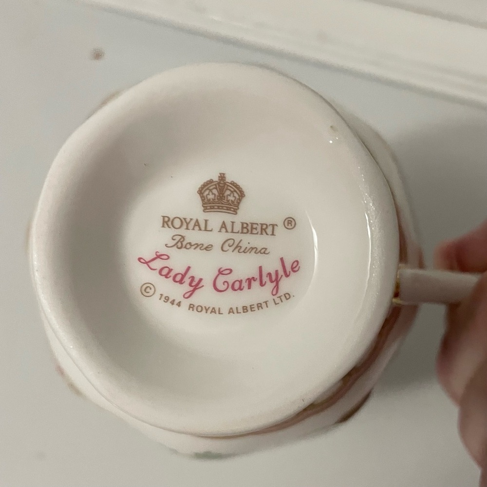 MINT 1944 Royal Albert Bone China Tea Cup and Saucer Lady Carlyle - Picture 3 of 3